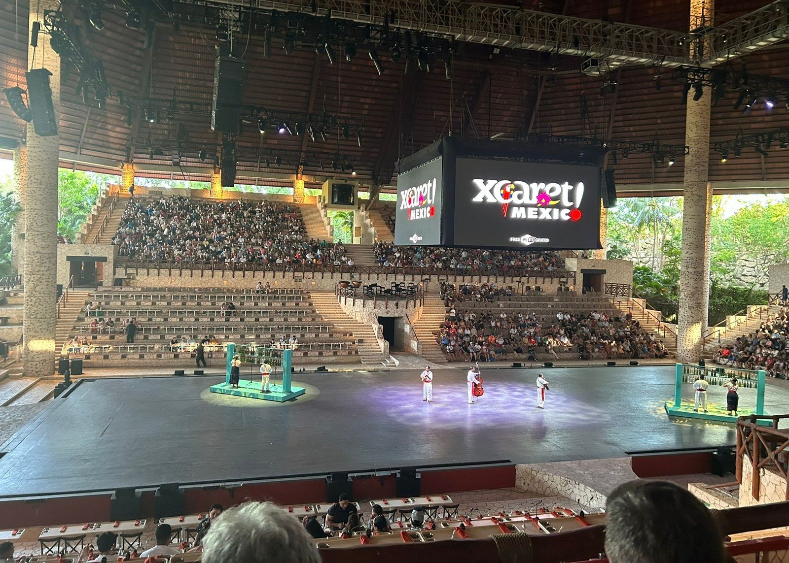 Familia viajando con nuestras ofertas